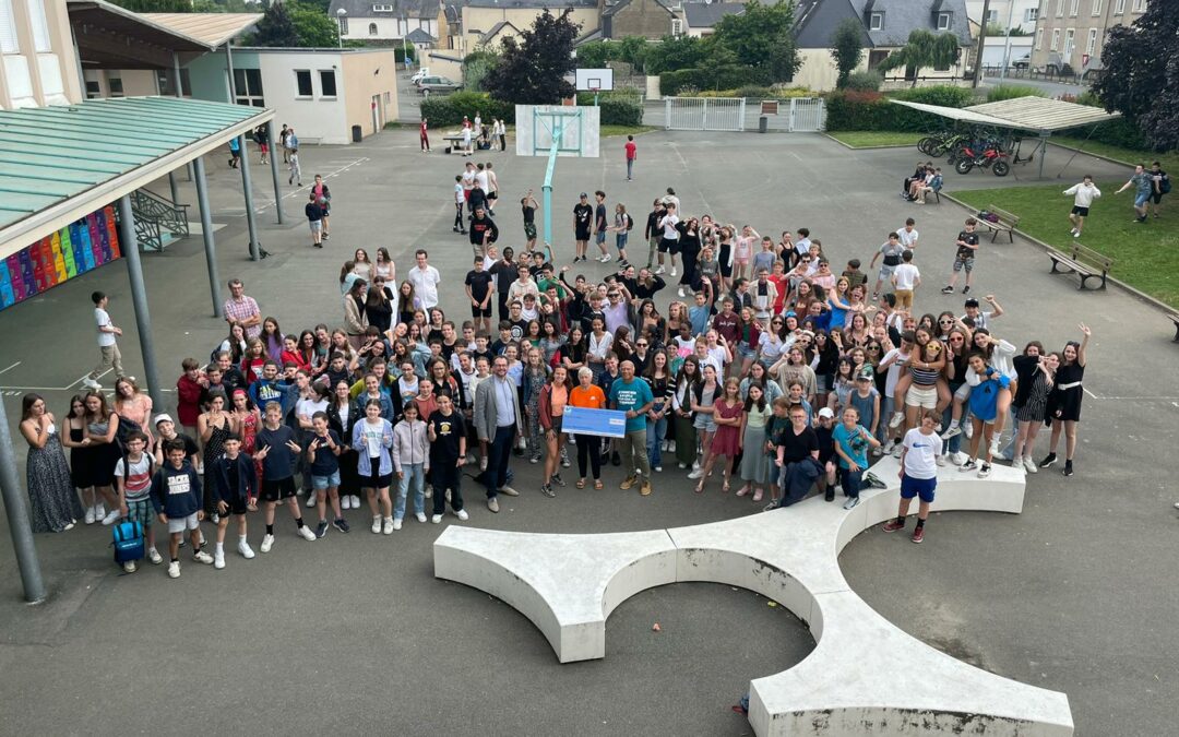 Remise d’un chèque au profit de « Vaincre la mucoviscidose » : un projet de solidarité au collège Maurice GENEVOIX