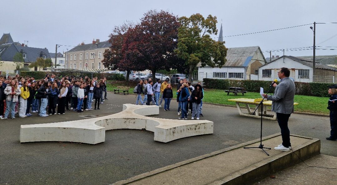 Hommage à Messieurs Samuel PATY et Dominique BERNARD, au collège Maurice GENEVOIX